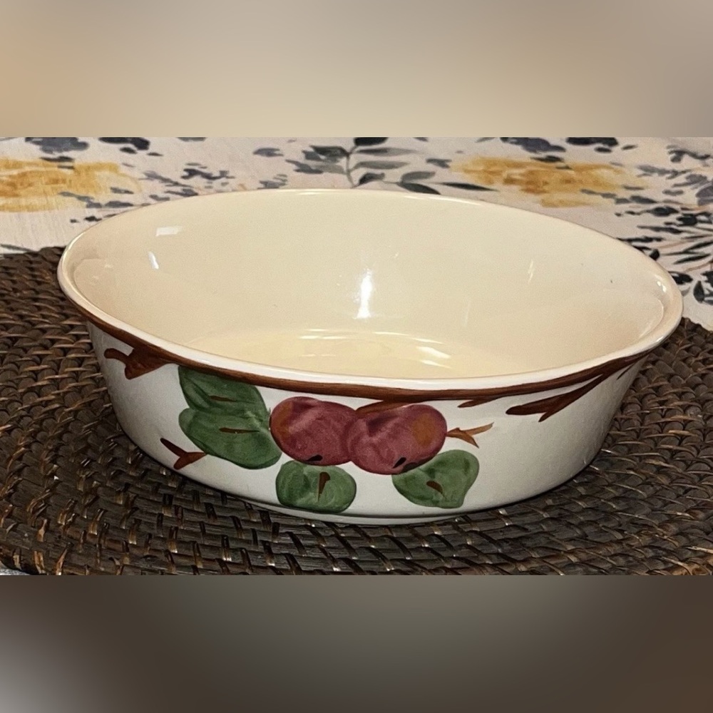 Franciscan Apple Serving Bowl England 8-1/2”